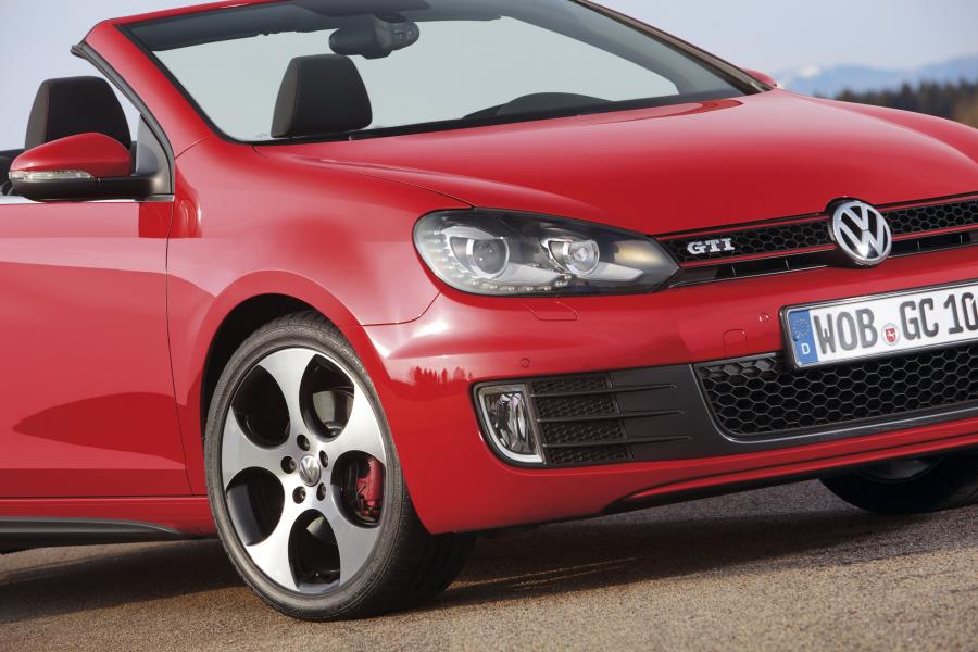  Volkswagen Golf GTi Cabrio 2012 года  (фото 25 из 61)